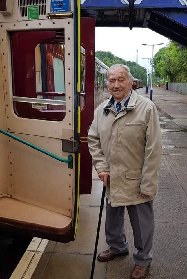 Pastpreservers's tweet photo. Sadly my old father is not feeling so good and is currently in hospital. He loves trains, as you can see, so please cheer him up with a picture or two! 
Get well soon Dad! 🚋💐🍇 https://t.co/SApHOMHCWk