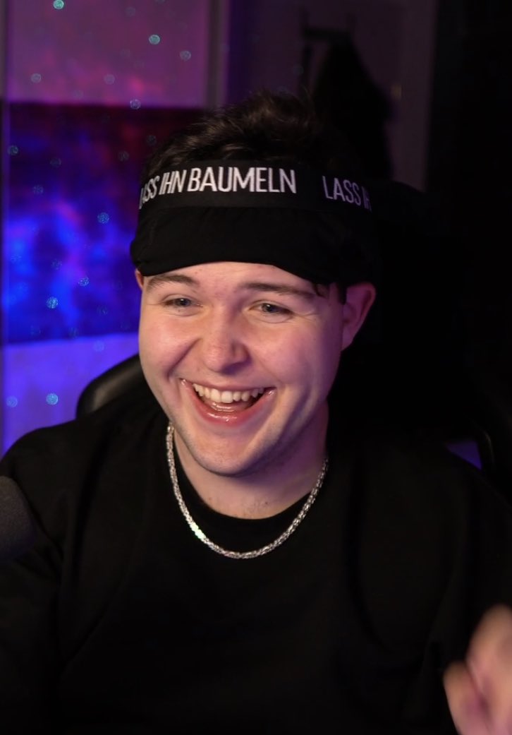 YooAaron tweet media