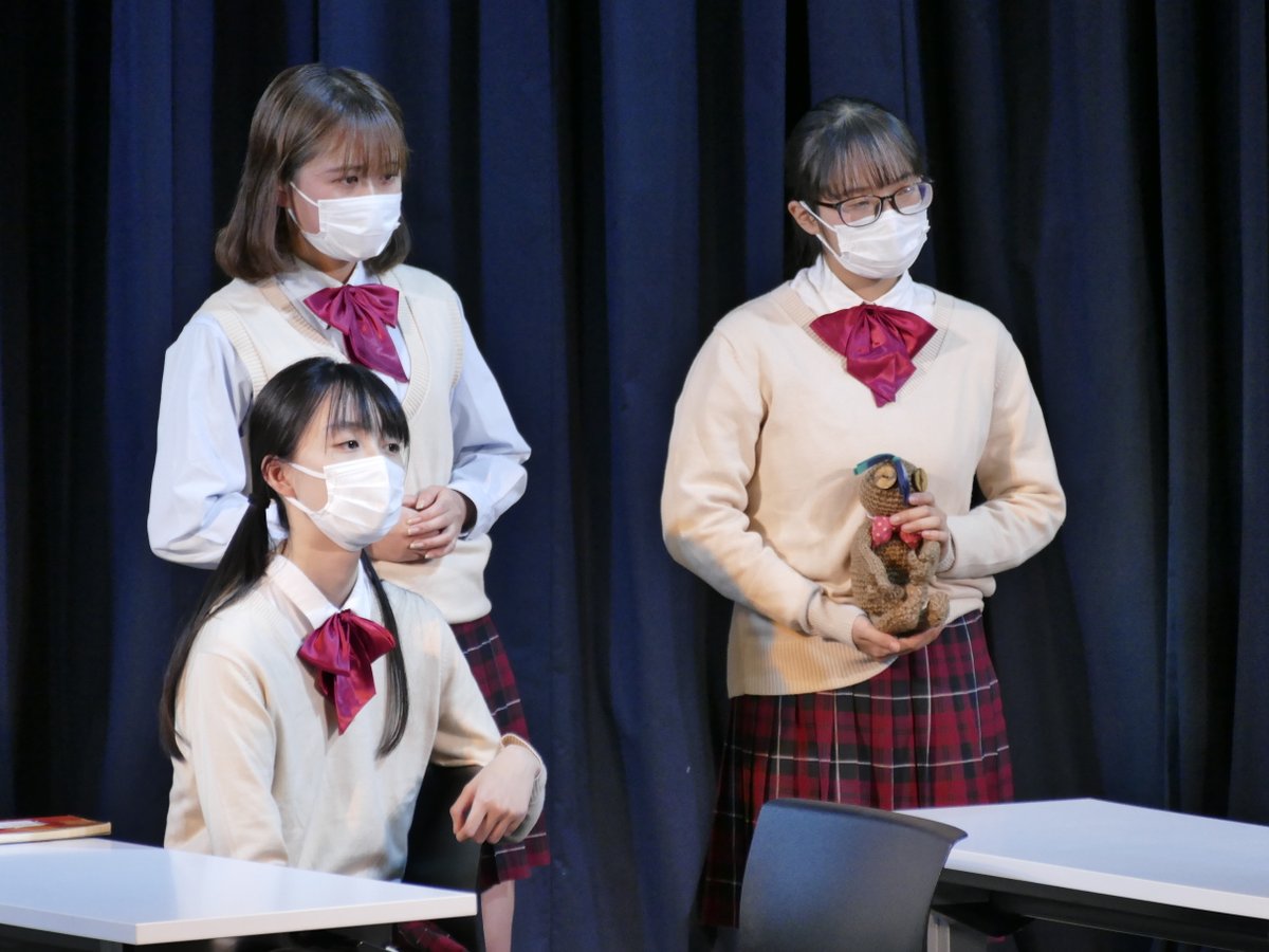 senzoku_AS's tweet photo. 続いては出村貴先生ゼミ！
笑えて泣ける、コント演劇！演者たちの楽しさが伝わってきました！🥳 https://t.co/ezRaVkKgK2