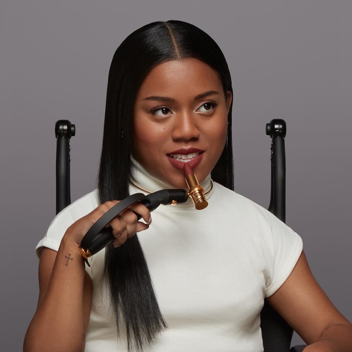 Images réalisées pour <a href="/LOrealGroupe/">L'Oréal Groupe</a> et <a href="/LancomeFR/">Lancôme France</a> qui ont imaginé rendre la beauté plus accessible aux personnes en situation de handicap grâce à un applicateur intelligent. DA et production <a href="/DVNA_PROD/">DVNA</a> 
#handicap #accessibility #hapta #beauty #lancome #loreal