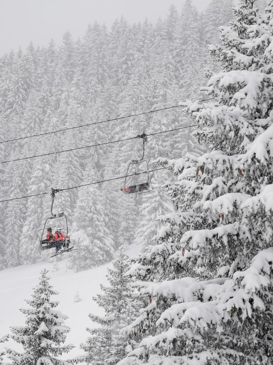 megeve's tweet photo. Jour Blanc ❄❄❄
#météoneige #neige #ski #domaineskiable #bonheur #poudreuse #snowalert #snowing https://t.co/rZMUi359mD