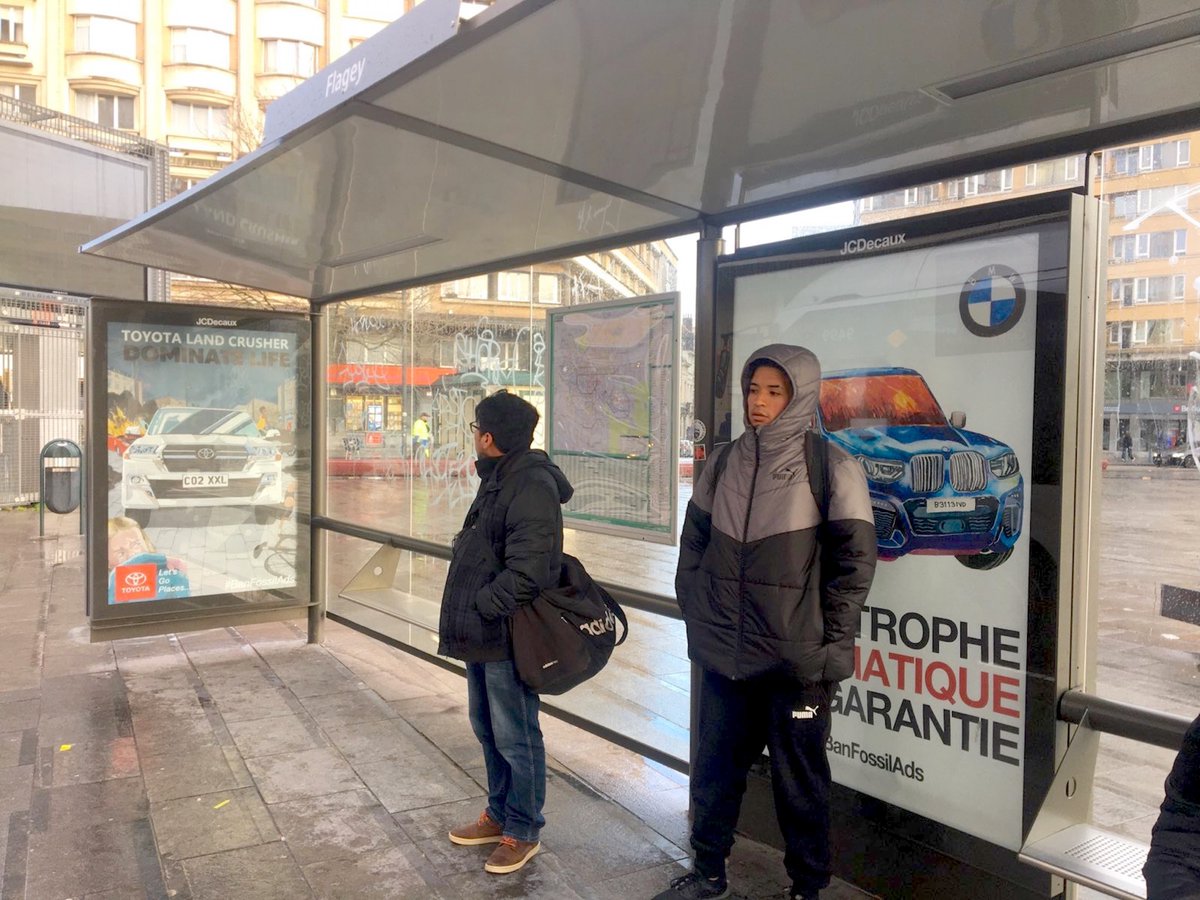 XR_Belgium's tweet image. #Adhack action by @BrandalismUK, @SubvertisersInt and #ExtinctionRebellion in #Brussels.
We demand that all governments strong regulation against #greenwashing and #lobbying by companies guilty of #ecocide.
Press article: brusselstimes.com/351336/activis…