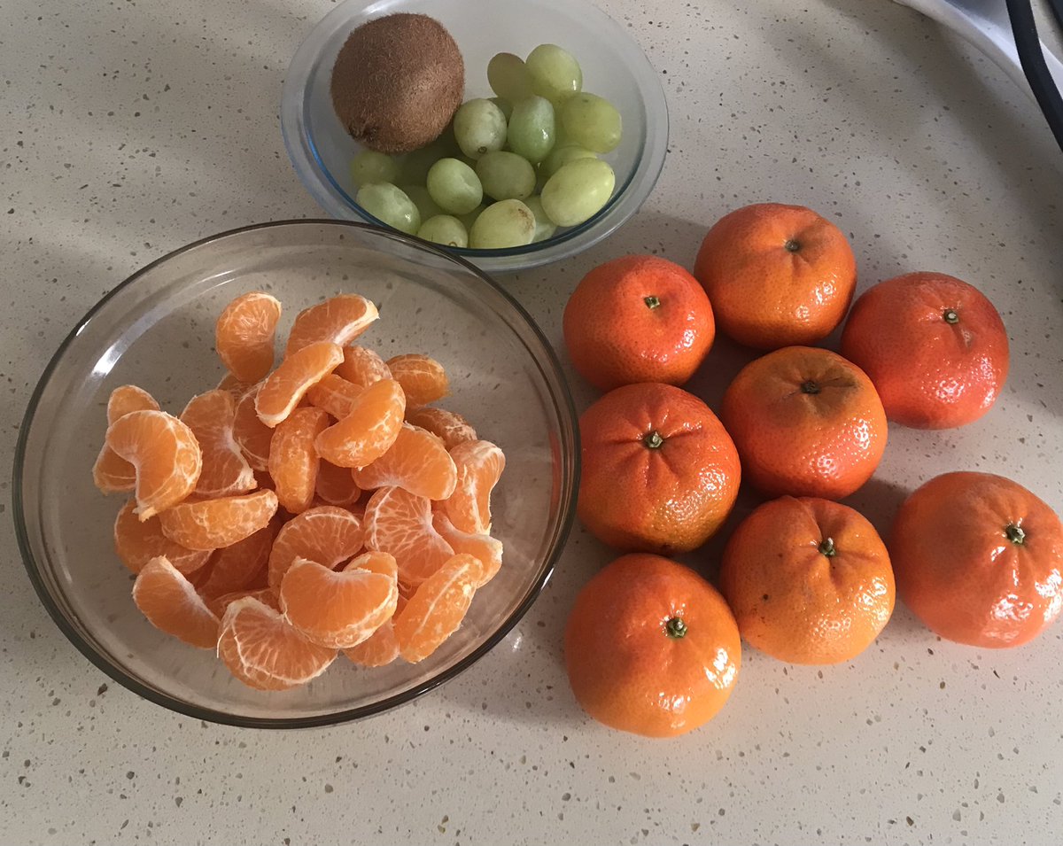 Preparando el postre. Lorenizate !!! toma mandarinas 🤣🍊🍊🍊🍊🍊<a href="/LorenaSanchezzP/">Lorena Sánchez</a>