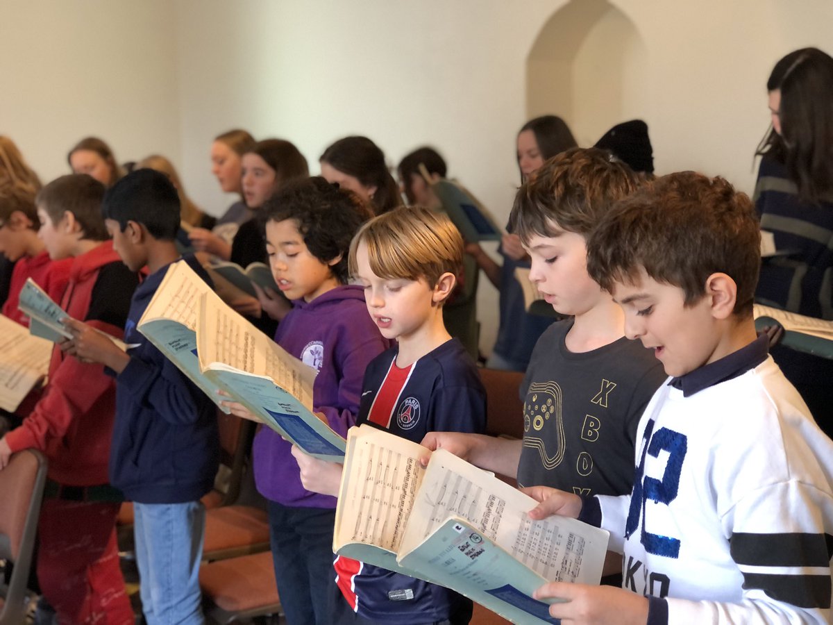 Calling all Y5-Y7s- join our Intermediate Voices choir for 6 FREE taster sessions and perform at the Sutton Coldfield Town Hall! Rehearsals take play on Wednesday evenings 5:40pm-7:15pm at Moor Hall Primary School. Learn more and sign up at forms.gle/ya7jp5xfJTFES2…