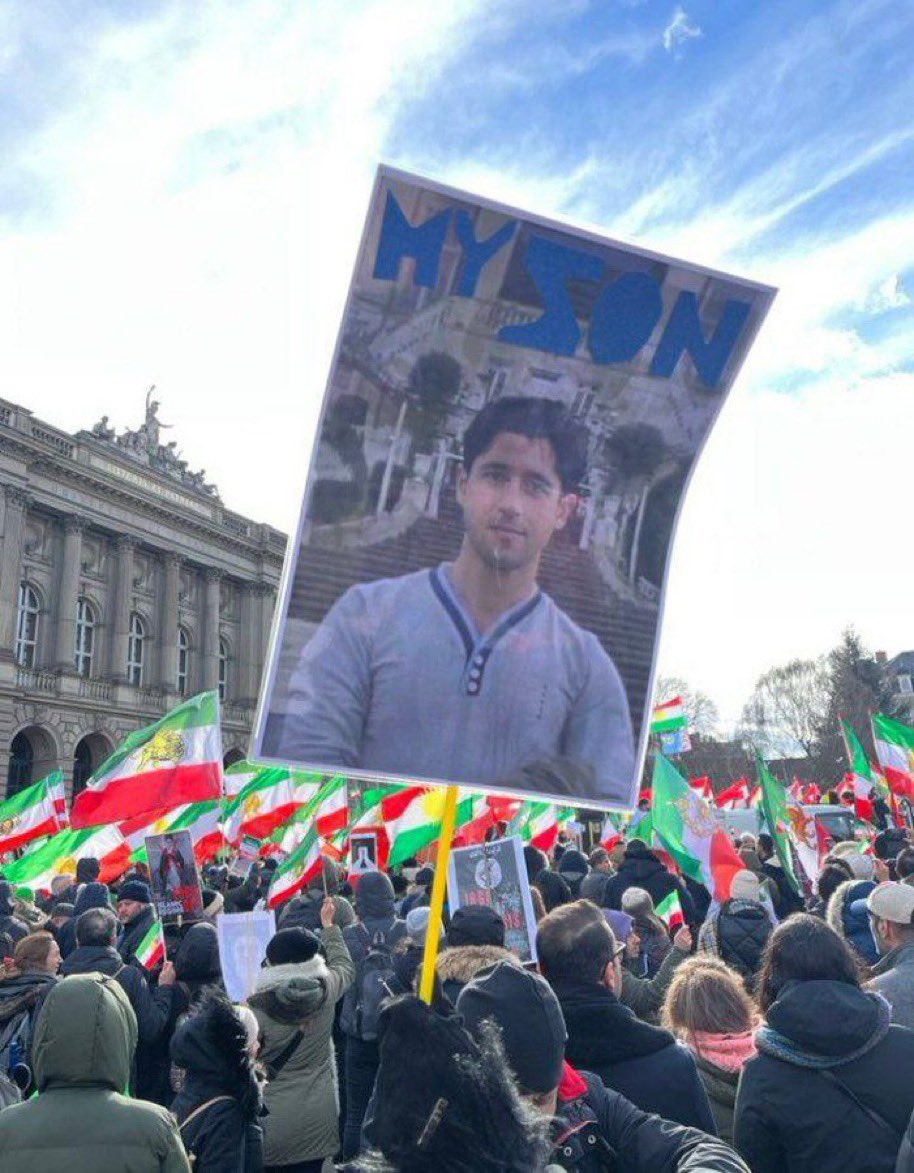 Sima_Sabet's tweet photo. سپاه و جانیان سپاه، تاوان همه جان‌های عزیزی را که‌گرفتند خواهند داد. 

#استراسبورگ
#IRGCterrorists
#MahsaAmini
#محمد_حسینی https://t.co/ISgGxst9Mb