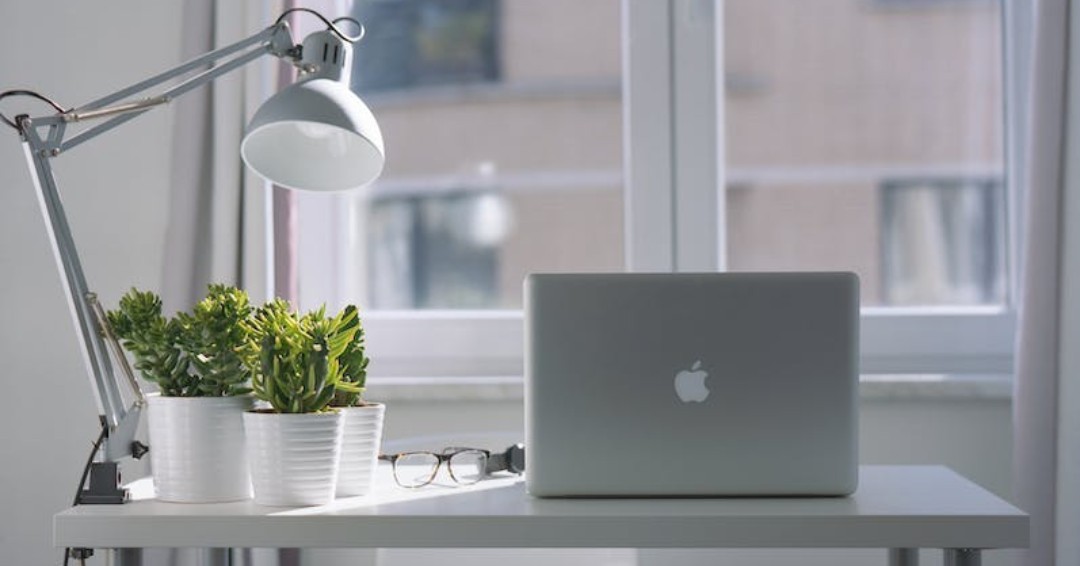 CloopBand's tweet image. The Cloop Chromed Base is clooptastic for my desk setup. No more cluttered cords and it&apos;s super easy to attach. 💪🏼💯 #cablemanagement #cloop #clooptopia