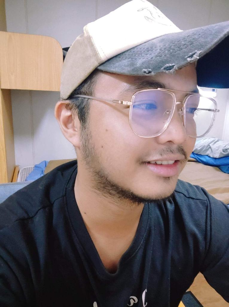 IvanSundei's tweet photo. Lagyan ko siguro ng grado to if bagay. 🤓 https://t.co/eq6au55dWF