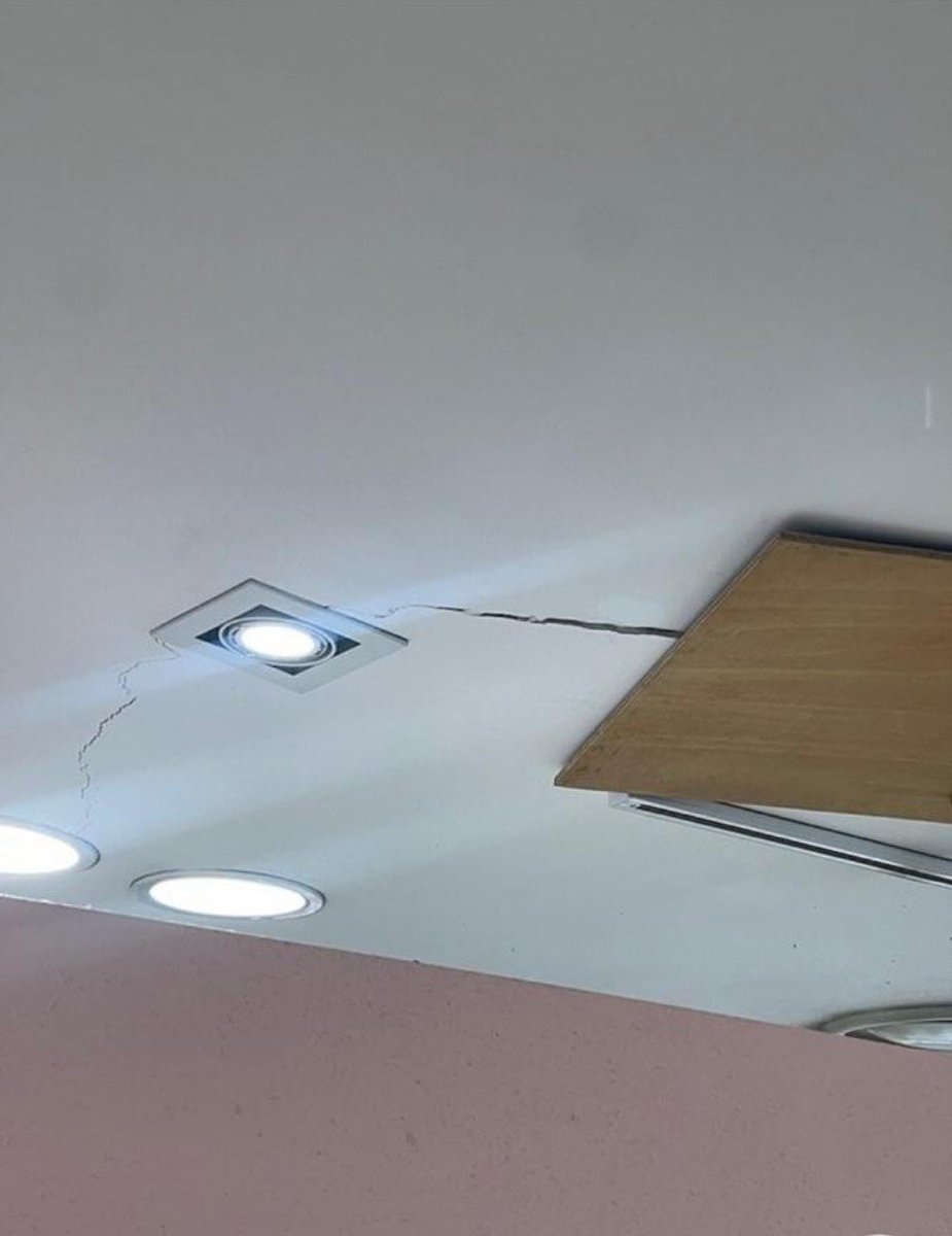 야탑NC백화점 현 상태라는데.. 쫌 심각해보임.. 무너지는 거 아냐?? 이대로 운영해도 되는건가 ㅡㅡ