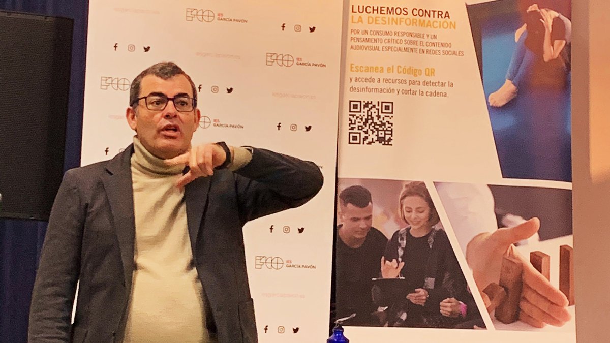 CRFPCLM's tweet photo. #Jornadas_CRFPCLM

Jornadas "(Des)viralizar la (Des)información: metodologías y dinámicas para aplicar en el aula", organizadas por @uclm_es  y @crfpclm en el IES Francisco García Pavón, en Tomelloso. Gracias por vuestra participación.  

@RosanaCLM 
@educajccm https://t.co/8ui7Yn6gFu
