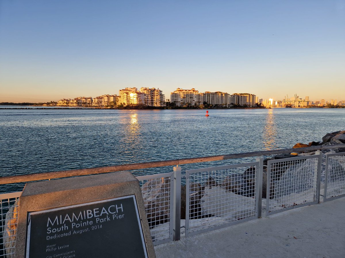 just about able to share this arbitrary 'I'm at Miami Beach' photo ahead of @phacilitate #AdvancedTherapiesWeek2023 - Full stories on <a href="/BioProInsider/">BioProcess Insider</a> but prob less on Twitter as it seems to have gone caput (well done Musky!) at least on mobile