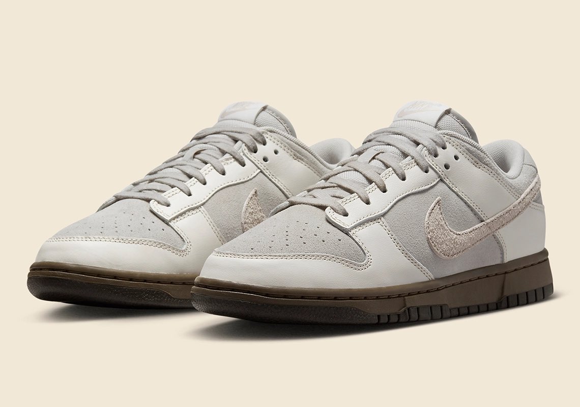 BubblesxMakeup's tweet photo. nike dunk low สีใหม่ ironstone👟🪶🪨 กำลังจะวางขายปี 2023 นี้ https://t.co/DeemsYHzZT