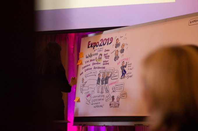 rebeccavosborne's tweet photo. I love to see photos of me drawing live!
#graphicrecording #liveillustration #eventscribe https://t.co/rjSDU3gFJp