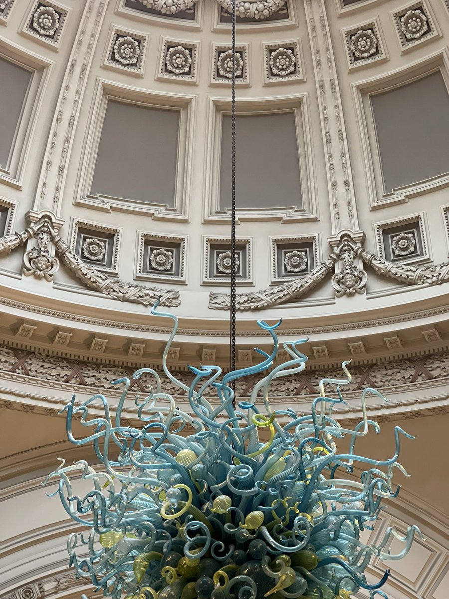londonwhispers's tweet photo. A beautiful blue Monday @V_and_A #ceramics #glass #myvam #london #museummonday https://t.co/w8SAy3f7YC