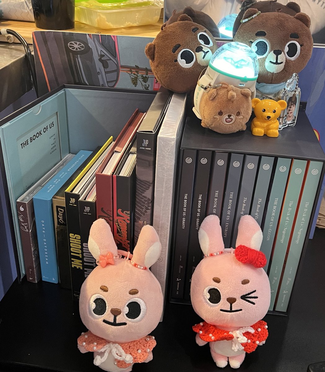 220116 
📍홍대 도시락집 미미🍱
매장은 조굼 협소해서 소두곰 밗떤남자 2명만 들어와도 꽉 찰 것 같았지만 밥성진 트윗 컨셉이 너무 귀여웠당 사실 수저세트 받으러 간 목적이 컸기에 기본 특전 받은 것만으로도 햄복했는데 아가 성진 캔디라니 ㄱㅇㅇㅠ🤍🤍
#오늘은_밥성찐이야
#HAPPY_BOB_DAY