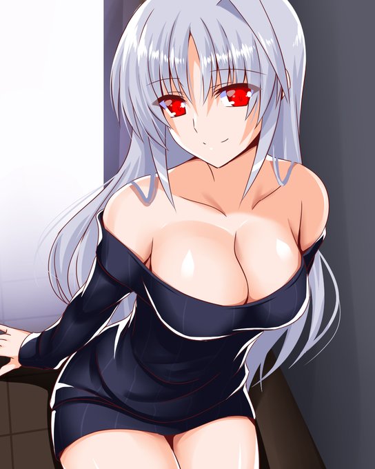 アインスにはオフショルダーセーターで…
というか、どういう力が働いてその場に
とどまっているのか…^▽^ 