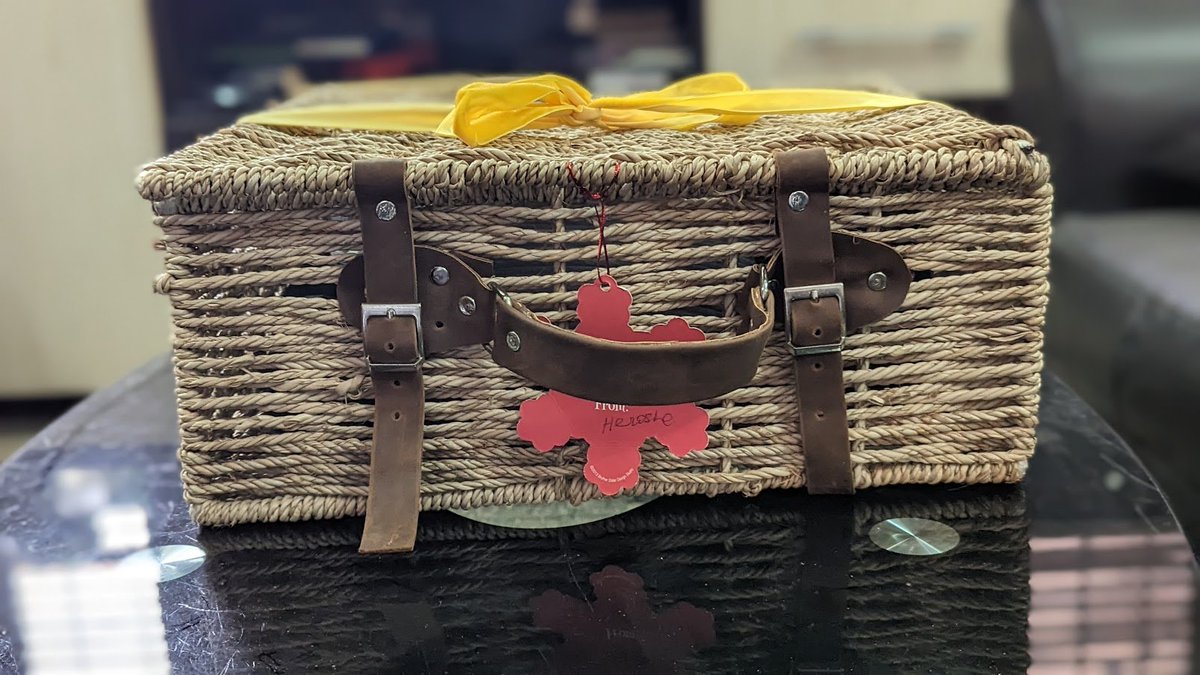 gbenro's tweet photo. Gift from @shipheroshe, an Amazing gift box by https://t.co/QBFc6VVAcg

Dont worry I will keep shipping and bringing people. 

You can get started with @shipheroshe here. https://t.co/vLNjyxc1v4 https://t.co/13UcNmjJMw
