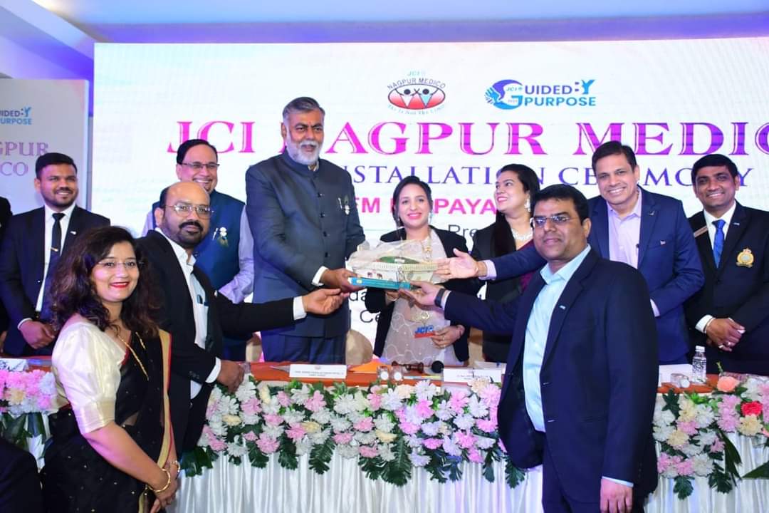 BaisGourav's tweet photo. Privilege and Honour to share a stage with @prahladspatel Sir at the installation ceremony of JCI NAGPUR MEDICO.  Dr Payal Agrawal took the Oath as a President in 2023 #jciindia #jcizoneix #zvpgouravbais #nagpur https://t.co/dJXVcBVWrx