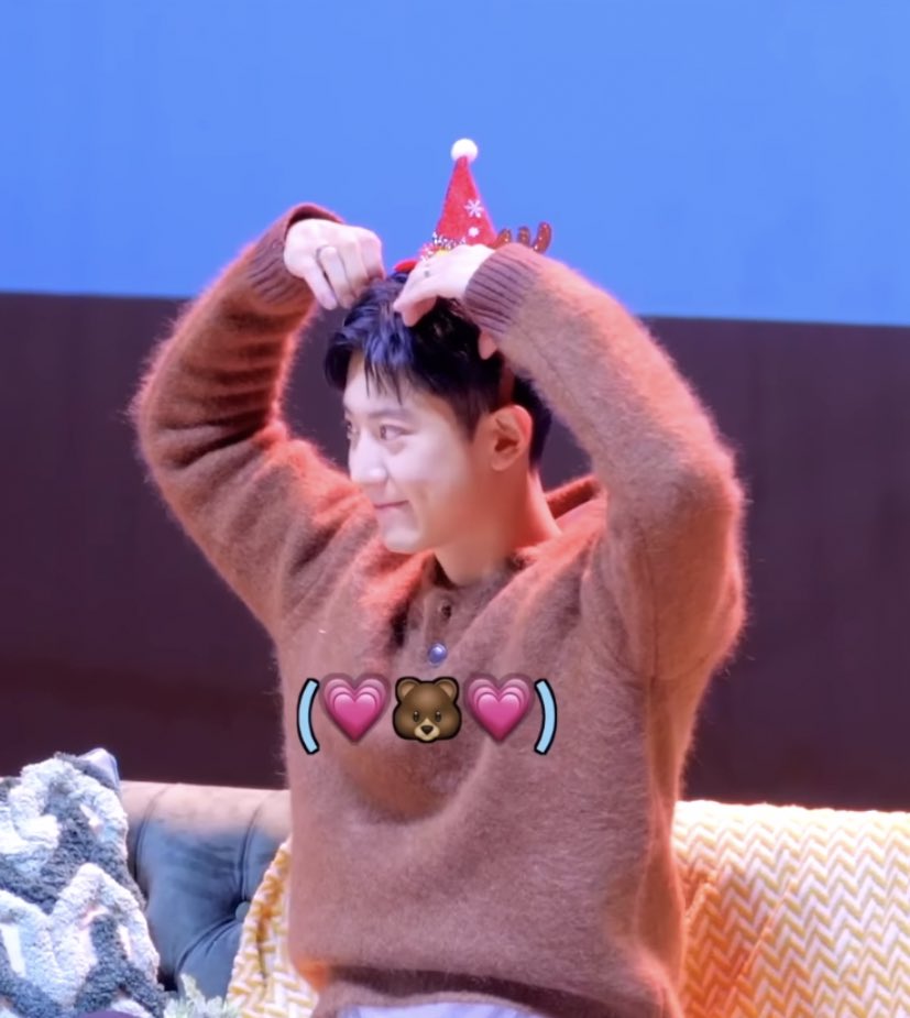 loeypics's tweet photo. he's so cute😭🥺

#찬열 #CHANYEOL https://t.co/GHt4C2zAHa
