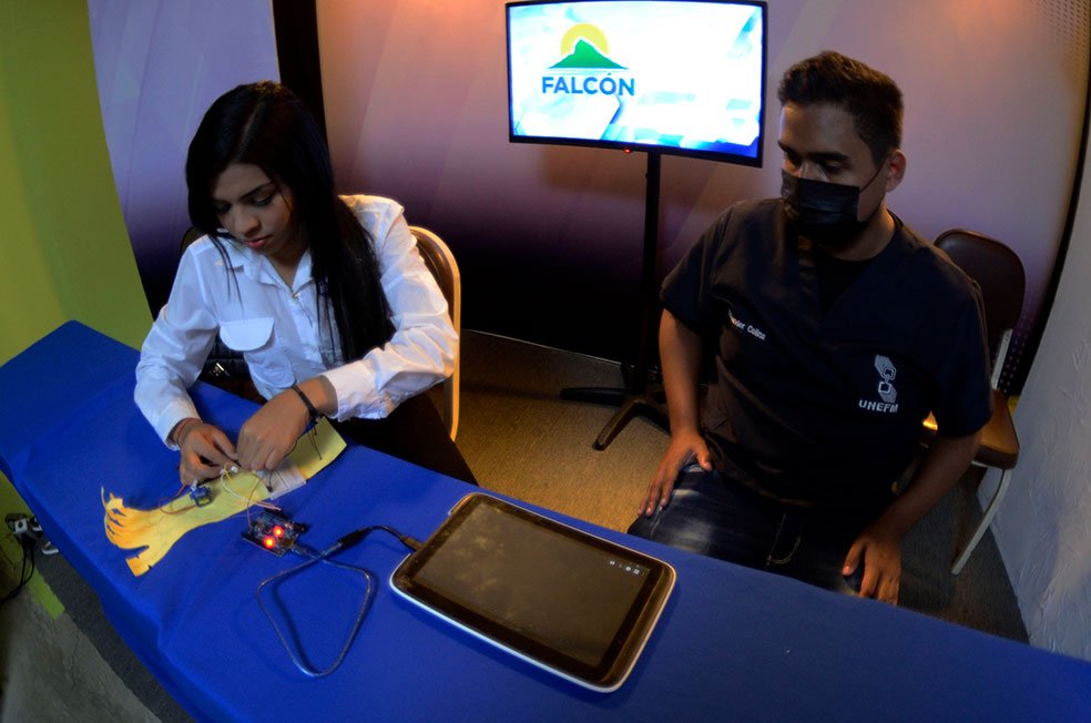 #16Ene

Los innovadores en acción de la Universidad Francisco de Miranda

Contra obstáculos, bloqueos y conspiraciones, investigación y talento emergente de <a href="/unefmAlDia/">UNEFM al Día</a> 

✏️ José Roberto Duque <a href="/JRobertoDuque/">José Roberto Duque</a> 
📸 Félix Gerardi <a href="/fotogerardi/">fotogerardi</a> 

📰 lainventadera.com/2023/01/15/los…