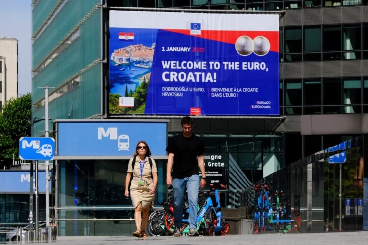 _CharlesStanley's tweet photo. As the New Year dawned, #Croatia became the twentieth member of the #Euro-area, joining the #Schengen common borders system too. There has been good news for the Euro-area economy too.

Read More ➡️ https://t.co/ztrMLVHoqe

#Germany #EnergyCrisis https://t.co/JQbHXnm4h2