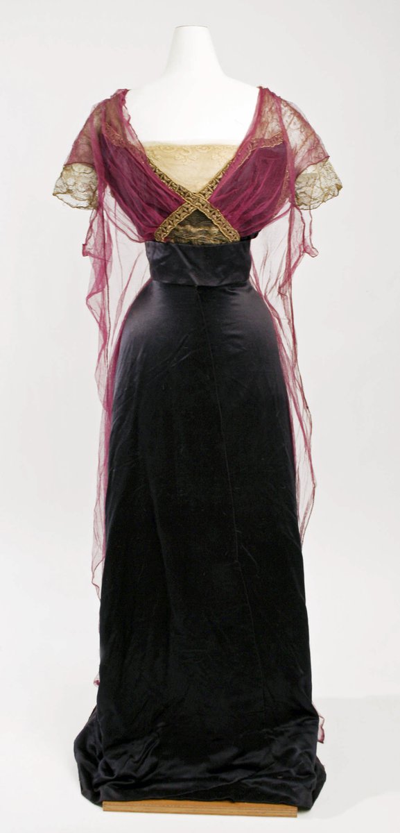 MadameGilflurt's tweet photo. Callot Soeurs always bring the #frockingFabulous, and this is no exception. #Fashionhistory of c.1911, via the Met. https://t.co/R5RMIT7c2I