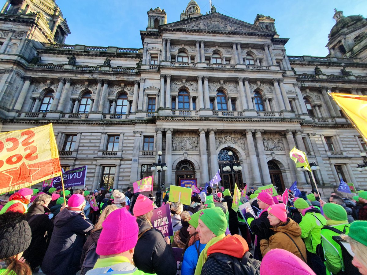 EIS General Secretary Andrea Bradley speaking at the Glasgow Rally outside City Chambers #EISStrike #PayAttention