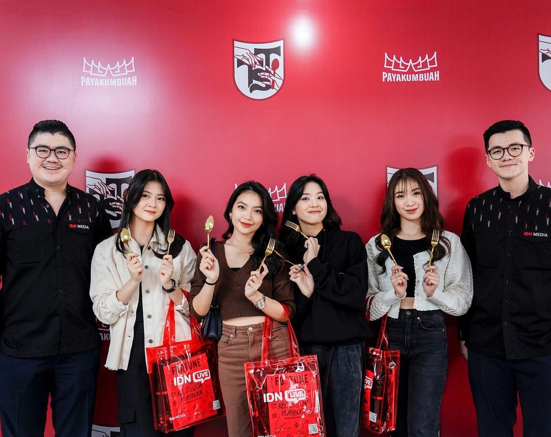 _peceldino's tweet photo. so happy!!! #TimPakaiSendok jaya jaya jayaaaa 💪🏻

congrats cil @A_ZeeJKT48 &amp; thanks to zizoy's support system @N_ShaniJKT48 @S_GraciaJKT48 @A_ChristyJKT48 🫶🏻🤗✨ https://t.co/KcRSGC6VFg