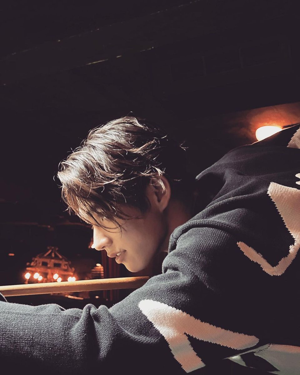 PortalBrightWin's tweet photo. 📸 | 16.01.23 | IG toey_khemjirus 

Como pode um homem ficar tão bonito jogando sinuca 😭

#bbrightvc https://t.co/A7M6otKl3w
