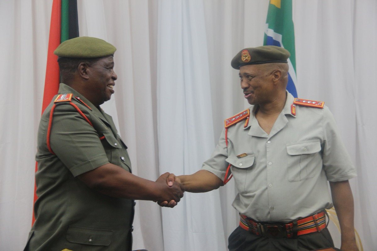 SANDF_ZA's tweet photo. READ || A new era has dawned at the Logistics Division, as newly appointed Chief Logistics, Lieutenant General Xolani Brian Ndlovu and the predecessor Lieutenant General Jabulani Sydney Mbuli had an official handing over ceremony.

https://t.co/wqd4YHHQek

#SANDF
#LogDivision https://t.co/S4MWiK142e