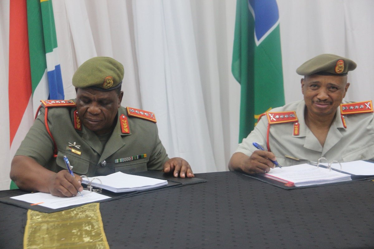 SANDF_ZA's tweet photo. READ || A new era has dawned at the Logistics Division, as newly appointed Chief Logistics, Lieutenant General Xolani Brian Ndlovu and the predecessor Lieutenant General Jabulani Sydney Mbuli had an official handing over ceremony.

https://t.co/wqd4YHHQek

#SANDF
#LogDivision https://t.co/S4MWiK142e
