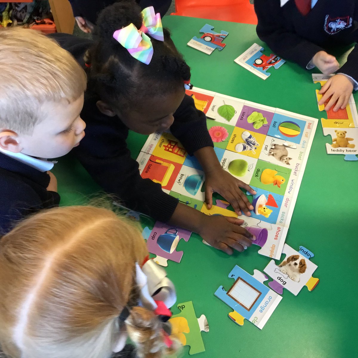CEResurrection's tweet photo. #Teamwork in action, nursery children helped each other to complete the jigsaw. #CommunicationAndLanguage #EYFS #Finemotorskills #SolvingPuzzles https://t.co/aXe2z4AH4c