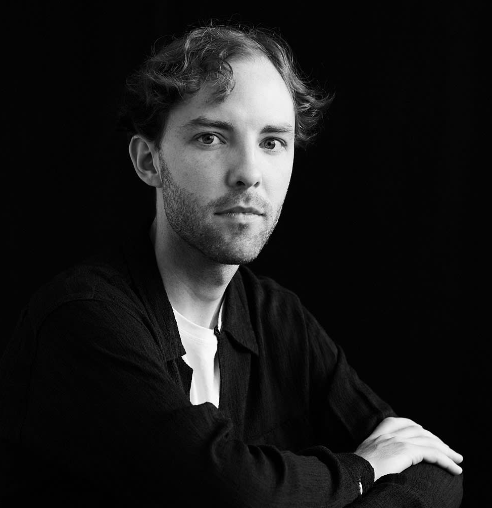 Daniel Lobb is an award-winning filmmaker and musician from Louisville, Kentucky ⭐️⭐️⭐️

“This being my first film, i spent a lot of time staring at things, listening, to hear if anything wanted to be something else."