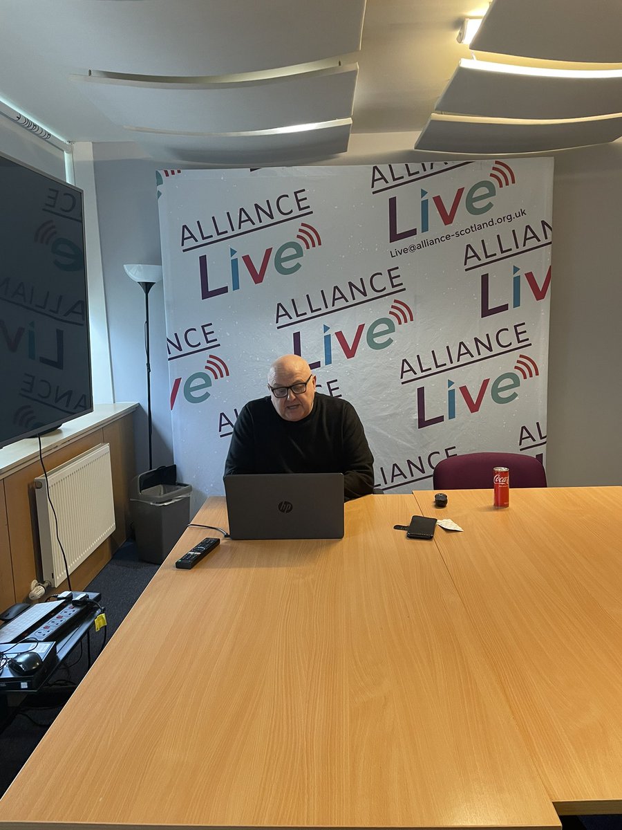 PersonCentredVo's tweet photo. @tommyNtour is at HQ today delivering a session online to @UofGlasgow medical students.
Thank you for inviting us to speak and for the continued support ๐ https://t.co/LXPWb5DZHl