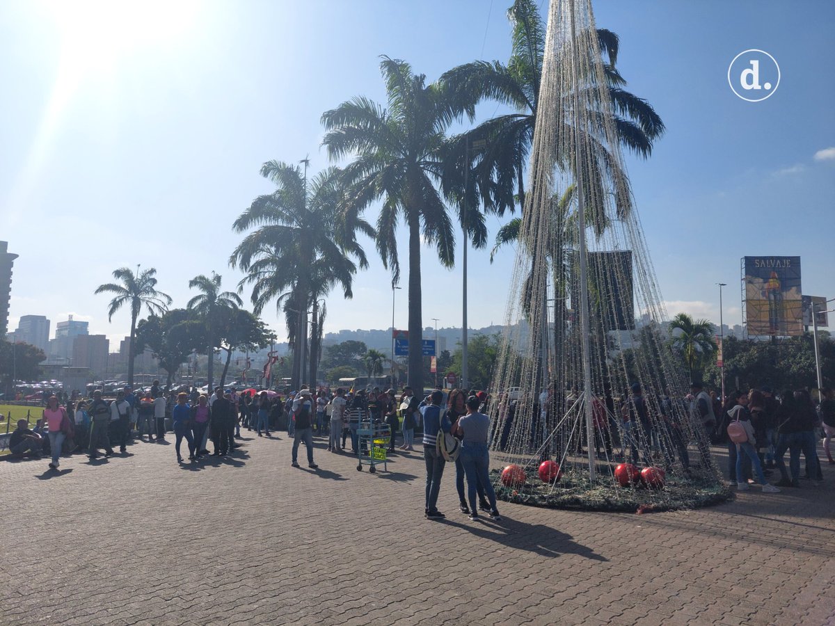 El Diario (@eldiario) on Twitter photo #Exclusivo | Así se encuentran los alrededores de Plaza Venezuela, en Caracas, lugar donde los docentes se concentrarán hoy para exigir mejores salarios.
📸: <a href="/GeorgetteSahhar/">Georgette Sahhar</a> #Exclusivo | Así se encuentran los alrededores de Plaza Venezuela, en Caracas, lugar donde los docentes se concentrarán hoy para exigir mejores salarios.
📸: <a href="/GeorgetteSahhar/">Georgette Sahhar</a>