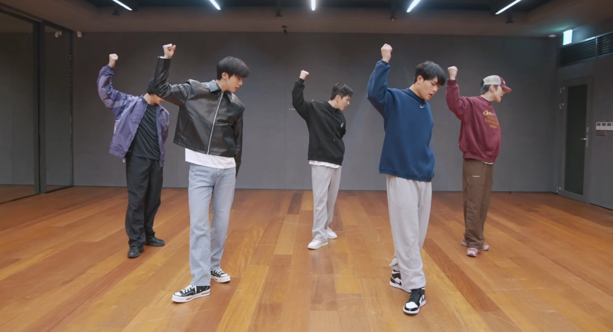 allkpop's tweet photo. #MONSTA_X drop 'Beautiful Liar' dance practice video https://t.co/DLSKyT8Gfs https://t.co/32w9mOIeQj
