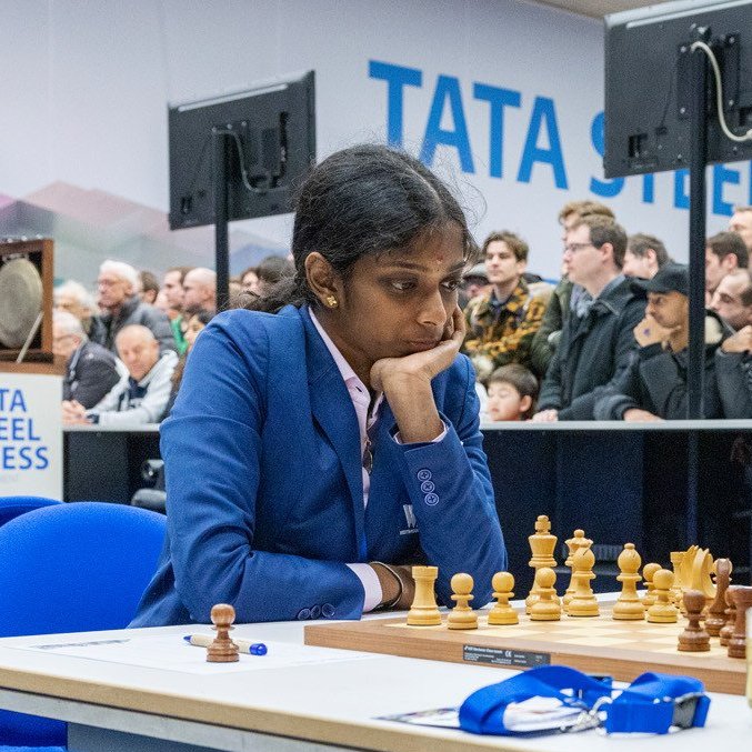 Women's Chess Coverage on X: Tata Steel @tatasteelchess: Round 3! Back to  Black! ⬜️ GM Max Warmerdam (2616) ⬛️ IM Eline Roebers (2361)   ⬜️ GM Javokhir Sindarov (2654) ⬛️ IM Vaishali