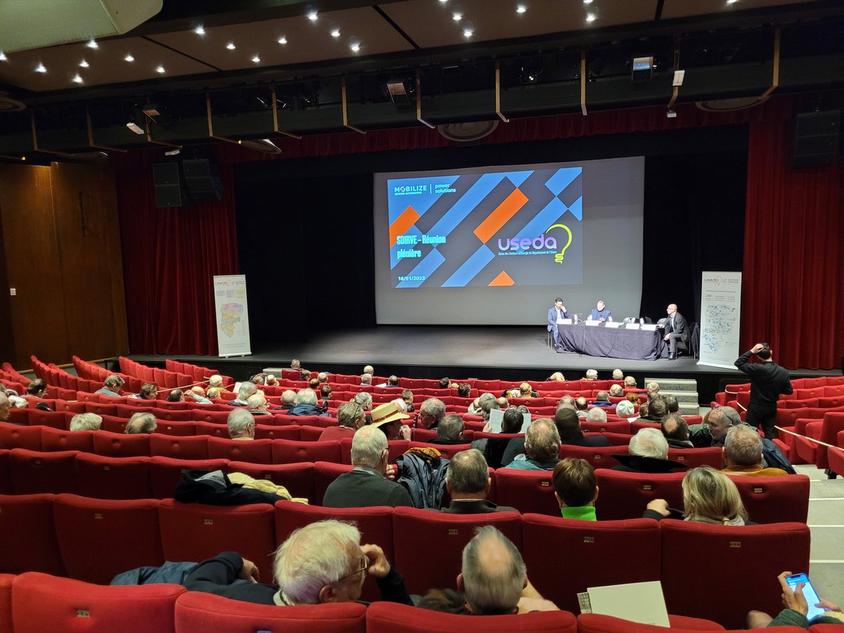 useda02000's tweet photo. Cet après-midi, l'USEDA a convié toutes les collectivités de l'Aisne, pour une séance plénière sur le nouveau schéma directeur des installations de recharge pour véhicules électriques (SDIRVE).
#useda #bornesderecharge #sdirve #vehiculeelectrique #dirve02 #mobilize https://t.co/W42grmztYT