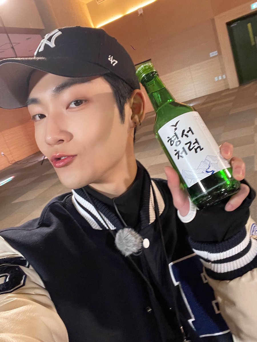 deobishi's tweet photo. Kevin Moon me respondio en Weverse en español hermanaaaaaa toy feliz !!!!!!!
#kevin @IST_THEBOYZ https://t.co/cITS3OwDIB