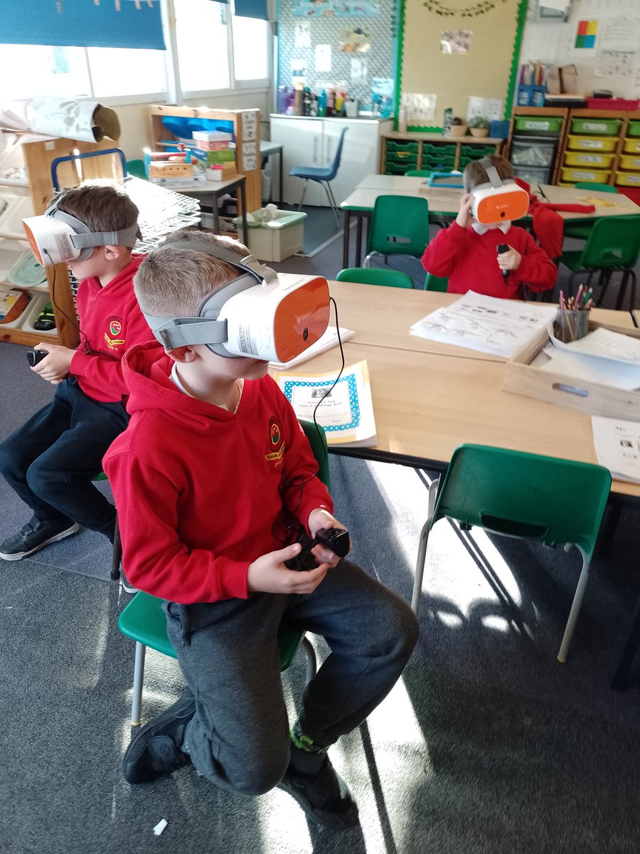 CraigfelenP's tweet photo. Year 2 are loving 'Walking with Dinosaurs' using our VR Goggles, they can see so many dinosaurs!#cfp2 #cfpdcf https://t.co/nHwxJ2YkJx