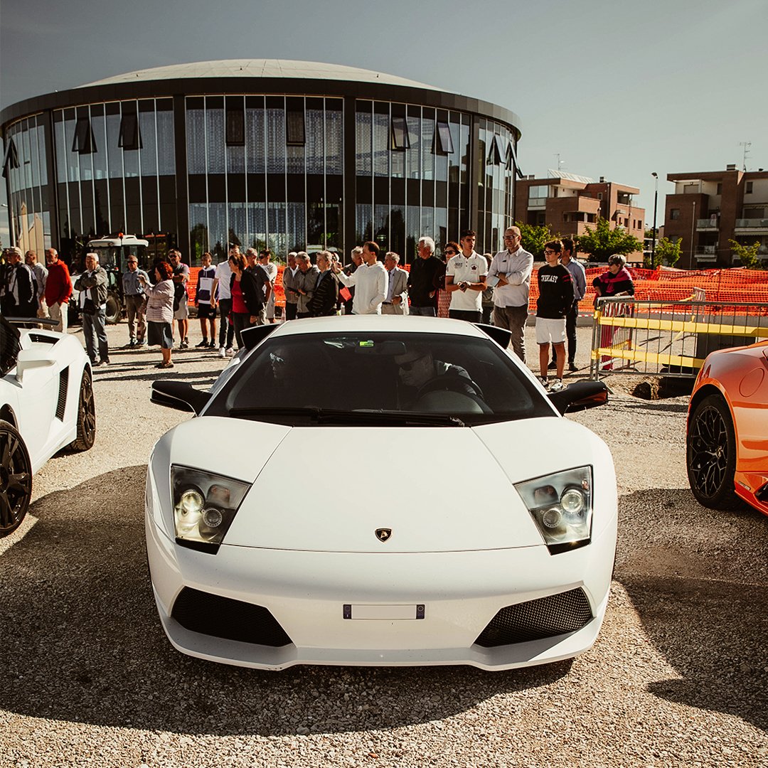 bulldaysnetwork's tweet photo. 📸 10th BULL DAYS: Motor Valley Memories 👉 16-17-18 september 2022
Re-enjoy the experience 👉 https://t.co/3o64OZqVzp

STAY TUNED for next experiences

Join BULL DAYS! #likenobodyelse 
For owners &amp; brand sponsorship:  info@bulldays.net https://t.co/DTU5lbGxsP