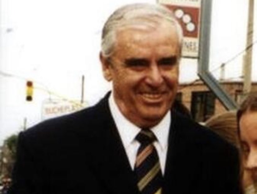 En un nuevo aniversario de tu fallecimiento, honramos tu memoria y te recordamos como el gran médico, político y buen vecino que fuiste. 

Siempre en mi corazón.