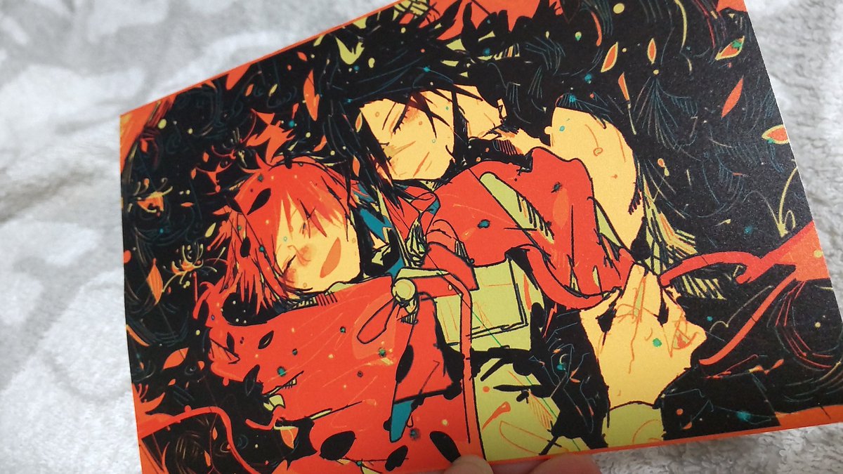「そういえばポスカ届きました!今回紙がいつものマットじゃなくて…なんとか…かんとか」|ハグソングのこと許してないけどハグソングのことは愛すのイラスト