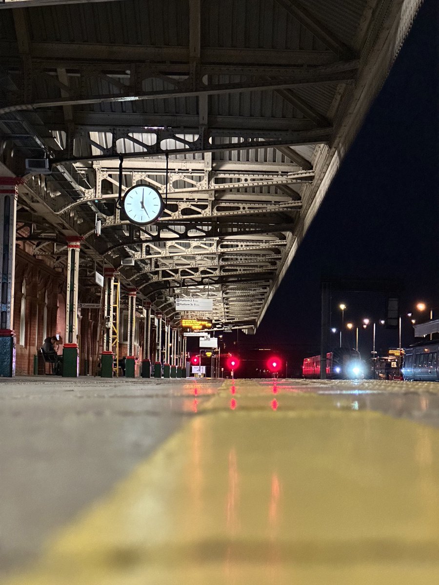 BakerBairdComms's tweet photo. No better place for discussing #investment in #connectivity and #innovation than our home city Nottingham. Whether it’s tram, train, bus, bike or e-scooter, we keep on moving. #NottsSummit @CllrDavidMellen @AudraWynter @MyNottingham @MidsConnect https://t.co/H7yd9gimfM