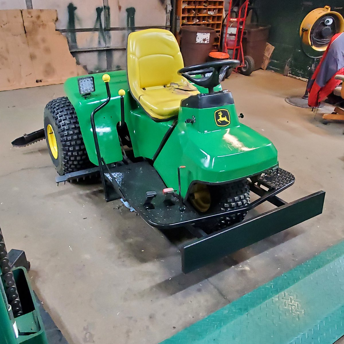 mleihgolf's tweet photo. Anyone care to guess the hours on this John Deere 1200A? Just got done with her winter overhaul. https://t.co/yfoGIbTkXP