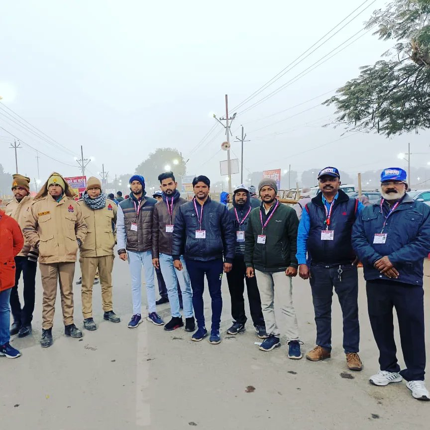 माघमेला 2023 प्रयागराज के मकरसंक्रांति स्नानपर्व पर जिला अपराध निरोधक समिति प्रयागराज के सदस्यों द्वारा माघ मेला क्षेत्र रेलवे स्टेशनो बस स्टैंड इत्यादि जगहों पर पुलिस एवं प्रशासन का सहयोग किया गया..
<a href="/ADGZonPrayagraj/">ADG Zone Prayagraj</a> 
<a href="/igrangealld/">IG Range Prayagraj</a> 
<a href="/prayagraj_pol/">POLICE COMMISSIONERATE PRAYAGRAJ</a> 
<a href="/CommissionerPrg/">Commissioner Prayagraj</a> 
<a href="/DM_PRAYAGRAJ/">DM Prayagraj</a>
