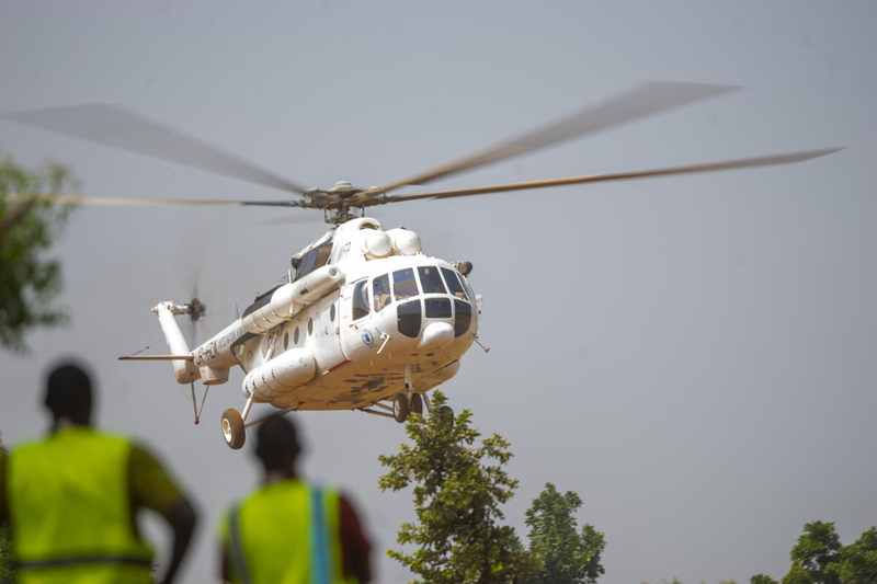 WFPSupplyChain's tweet photo. Hope from above 🚁

With insecurity making road access a challenge, @WFP is using @UNHAS helicopters to reach Pama in the east of #BurkinaFaso 🇧🇫. These helicopters transport not only humanitarian workers, but also food and nutrition assistance for 6,000 vulnerable people. https://t.co/5rQkY7O6Dw