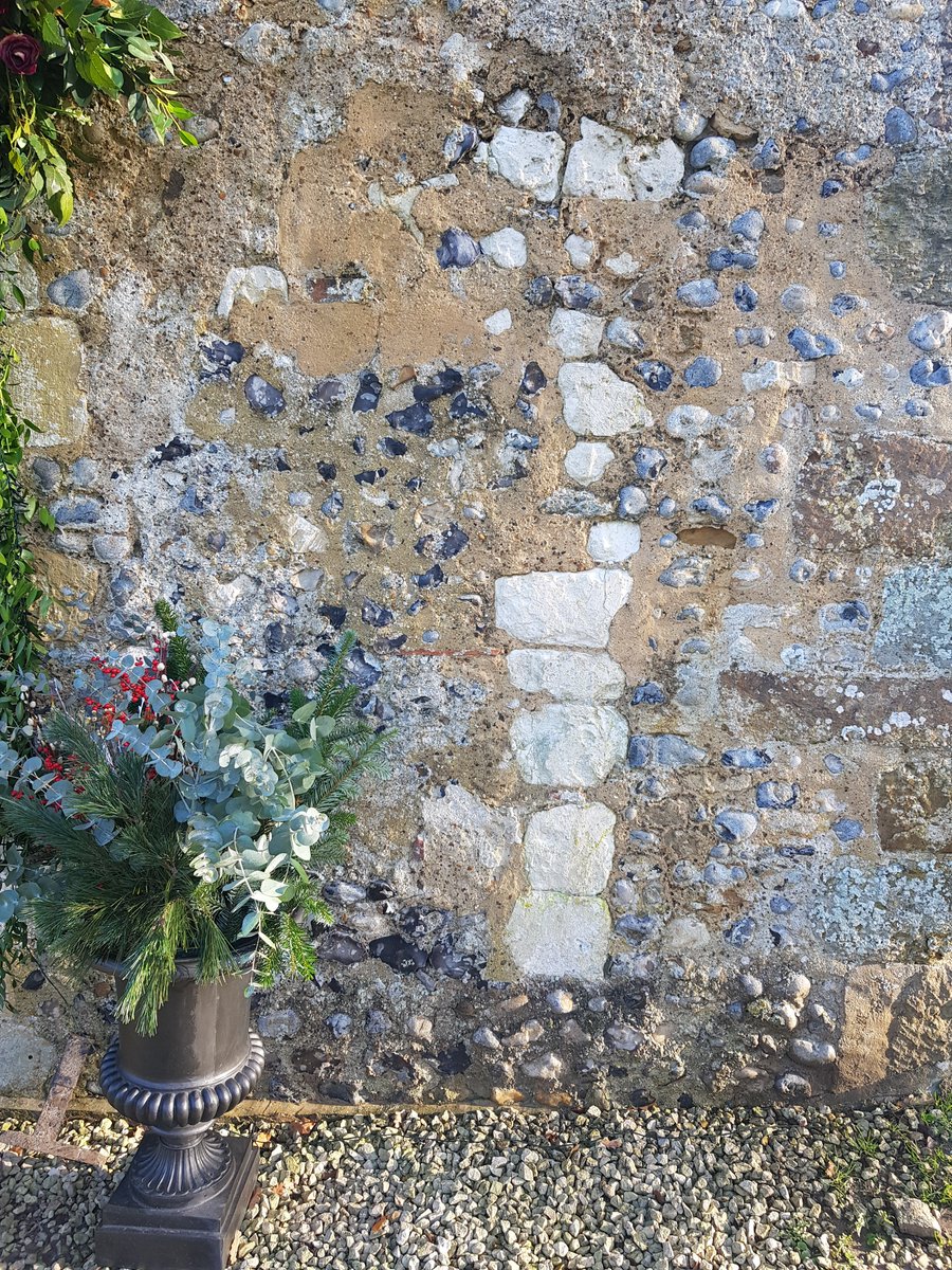 KingJohnsHouse's tweet photo. The 13th Century #BailiffscourtChapel has masonry set into its walls similar to that found at #KingJohnsHouse. #Clymping #KJHconnection #KJHconnections #DecodingBuildngs.  More #History, more #Heritage, @moreTestValley @Visit_Romsey https://t.co/YjkjBtukEV