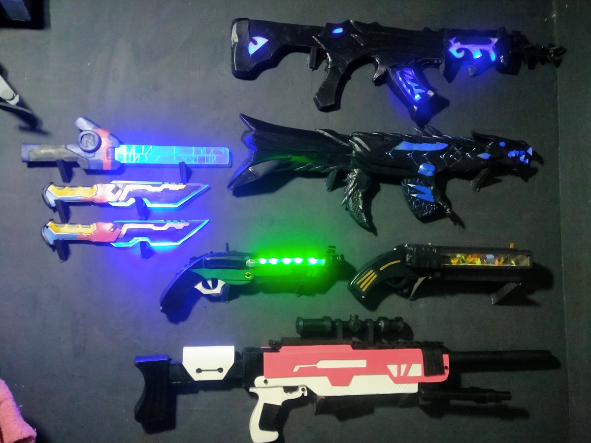 of_merp's tweet photo. Pretty 😍💖
#Valorant #skinner #reaver #elderflame #snakebyte #neptune #spectrum #glitchpop #vandal #shorty #melee #ValorantPH #cosplay https://t.co/4DHRWqWVma