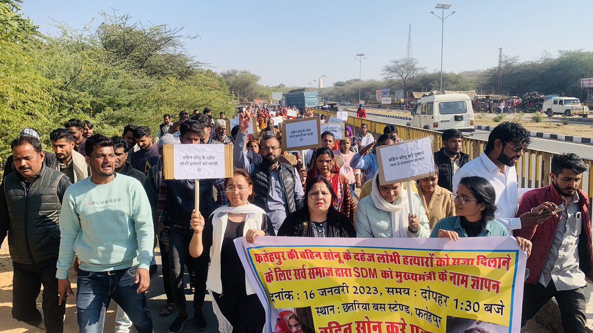 TayabMahrabKhan's tweet photo. राजस्थान के फ़तेहपुर की बेटी सोनू जिसकी नागौर के ज़ायल में हत्या हुई है को न्याय दिलाने के लिए आज आम आदमी पार्टी राजस्थान के नेता @TayabMahrabKhan के नेतृत्व में भारी संख्या में सर्व समाज के लोगों द्���ारा रैली निकाल एसडीएम को ज्ञापन सौंपा गया।

@SandeepPathak04 @ArvindKejriwal https://t.co/GU9zNhfpYK