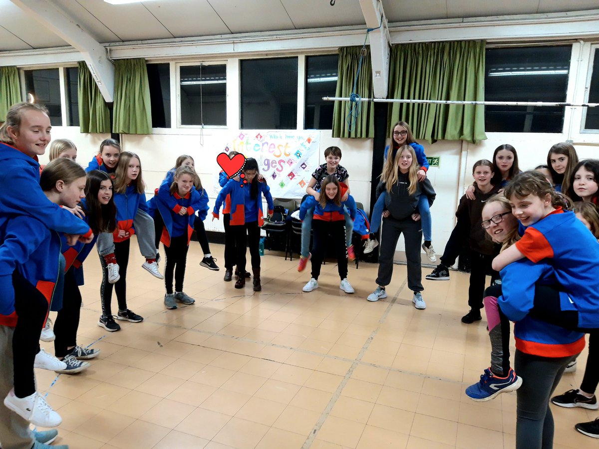 Milford_Guides's tweet photo. Back to Guides last week &amp; we welcomed 2 new girls to the unit. Thought it was about time we brought in some new games;  the girls had a riot with Horses &amp; Jockeys and Tablecloth Volleyball! Turns out you're never too old for parachute games either! @Guiding_LaSER @GGHambledon https://t.co/kyDLYCWOX5
